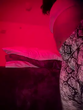 Snapshot of bellacagyal chatting on 12/20/25, 03:02 bellacagyal online show from 12/20/25, 03:02