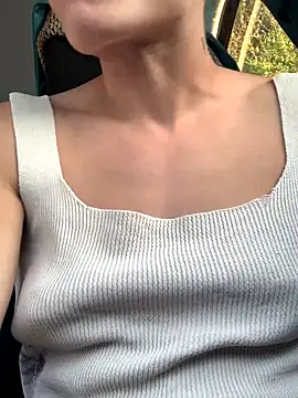 GoldenPussy1329 online show from 10/17/25, 04:20