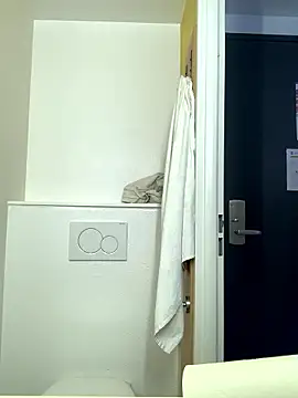 GoldenPussy1329 online show from 01/10/26, 10:39