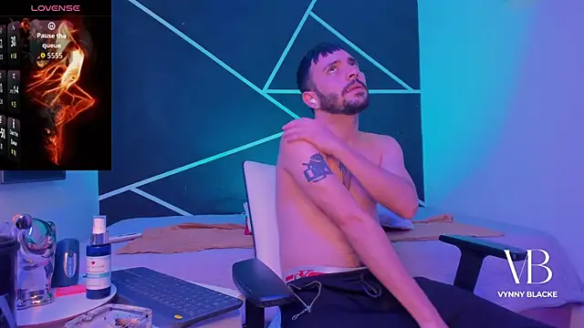 Snapshot of VynnyBlacke_ chatting on 12/20/25, 09:22 VynnyBlacke online show from 12/20/25, 09:22