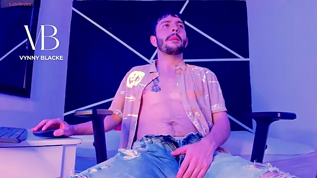 Snapshot of VynnyBlacke_ chatting on 02/10/26, 04:05 VynnyBlacke online show from 02/10/26, 04:05