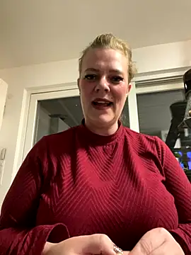 Curvyveri93 online show from 10/04/25, 06:39