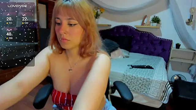 sophialyh 1 online show from 10/18/25, 12:28