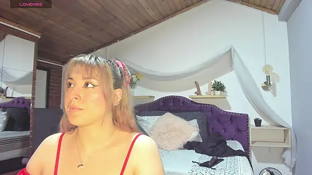 sophialyh 1 online show from 10/24/25, 12:34