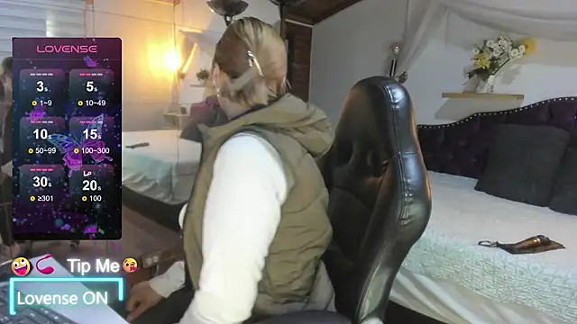 Snapshot of sophialyh_1 chatting on 03/13/26, 12:45 sophialyh 1 online show from 03/13/26, 12:45