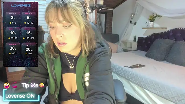 Snapshot of sophialyh_1 chatting on 04/06/26, 12:39 sophialyh 1 online show from 04/06/26, 12:39