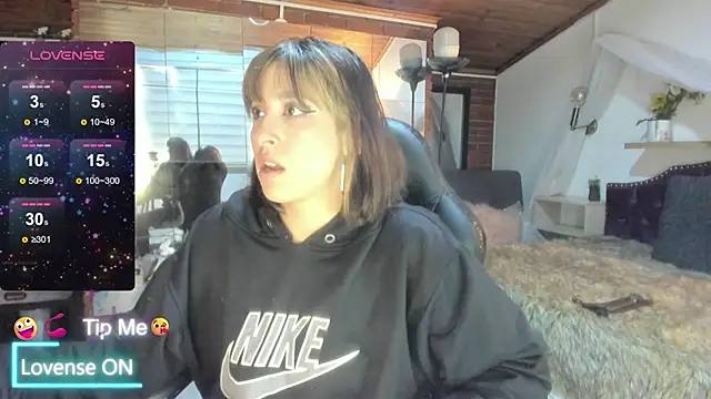 Snapshot of sophialyh_1 chatting on 04/13/26, 01:05 sophialyh 1 online show from 04/13/26, 01:05