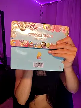 tamara vald online show from 10/25/25, 04:20