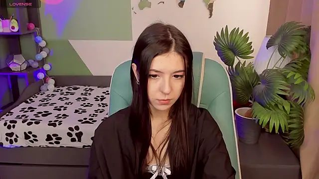 Snapshot of Azaliya_Haze chatting on 10/11/25, 10:25 Azaliya Haze online show from 10/11/25, 10:25