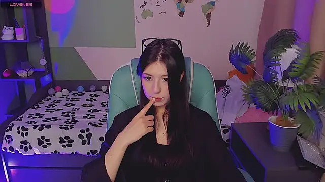 Snapshot of Azaliya_Haze chatting on 10/16/25, 05:30 Azaliya Haze online show from 10/16/25, 05:30