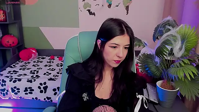 Snapshot of Azaliya_Haze chatting on 10/22/25, 05:19 Azaliya Haze online show from 10/22/25, 05:19