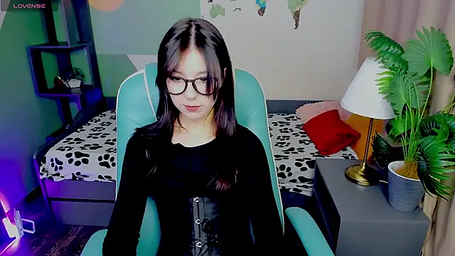 Snapshot of Azaliya_Haze chatting on 11/19/25, 08:20 Azaliya Haze online show from 11/19/25, 08:20