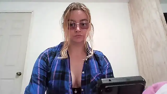 Snapshot of vagimosa chatting on 10/20/25, 10:43 vagimosa online show from 10/20/25, 10:43