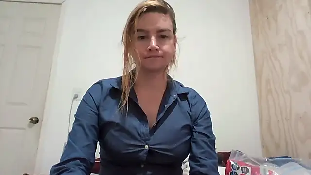 Snapshot of vagimosa chatting on 10/27/25, 01:31 vagimosa online show from 10/27/25, 01:31