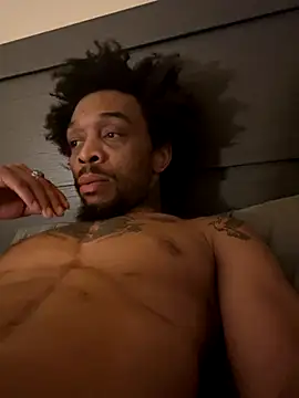 Snapshot of thefreakscomeoutatnight chatting on 10/30/25, 07:43 thefreakscomeoutatnight online show from 10/30/25, 07:43