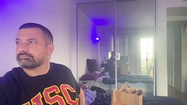 Snapshot of ThickRiver242 chatting on 04/21/26, 09:39 ThickRiver242 online show from 04/21/26, 09:39