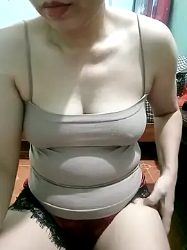 Snapshot of LitaQueen chatting on 10/10/25, 04:11 LitaQueen online show from 10/10/25, 04:11