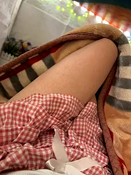 Snapshot of Miubeeeee chatting on 10/21/25, 01:17 Miubeeeee online show from 10/21/25, 01:17