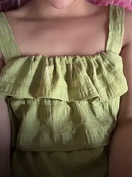 Snapshot of Miubeeeee chatting on 11/13/25, 07:18 Miubeeeee online show from 11/13/25, 07:18