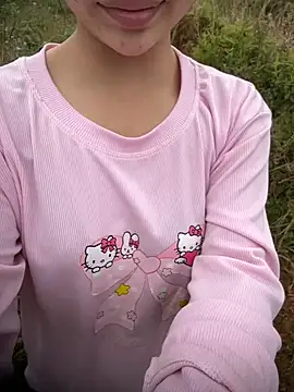 Snapshot of Miubeeeee chatting on 11/17/25, 02:39 Miubeeeee online show from 11/17/25, 02:39