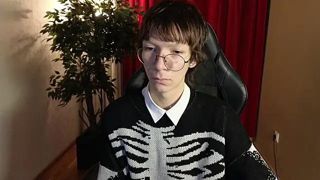 TommieHi online show from 11/16/25, 05:24