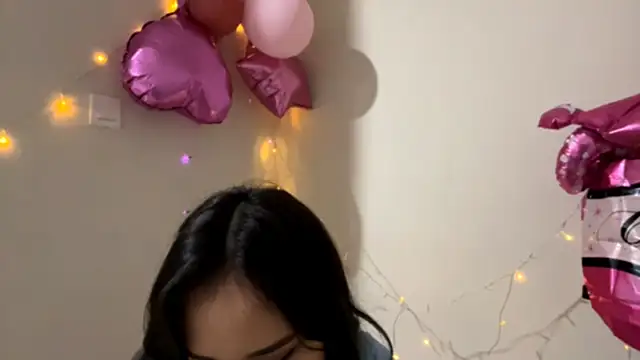 Snapshot of CarollFalick chatting on 10/13/25, 02:17 CarollFalick online show from 10/13/25, 02:17