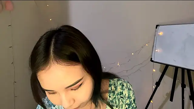 Snapshot of CarollFalick chatting on 12/04/25, 12:36 CarollFalick online show from 12/04/25, 12:36