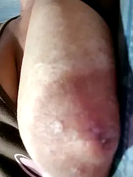 Snapshot of Hotmommax chatting on 11/22/25, 05:56 Hotmommax online show from 11/22/25, 05:56