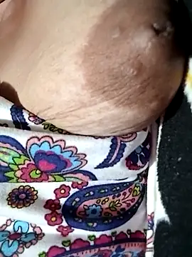 Snapshot of Hotmommax chatting on 12/05/25, 07:21 Hotmommax online show from 12/05/25, 07:21