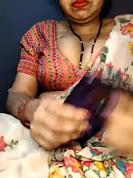 Snapshot of Hot__bhabhi_99 chatting on 07/12/26, 04:25 Hot bhabhi 99 online show from 07/12/26, 04:25