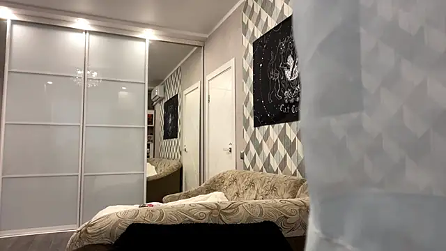 RebelKitsune online show from 10/31/25, 05:08