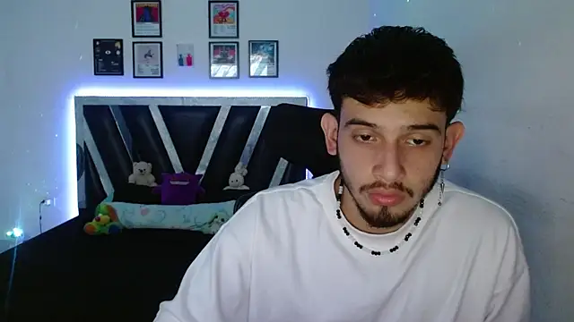 Snapshot of Sebasxxl12 chatting on 12/18/25, 05:57 Sebasxxl12 online show from 12/18/25, 05:57