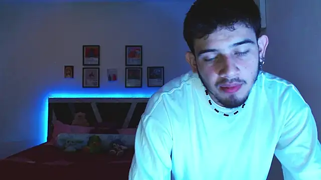 Snapshot of Sebasxxl12 chatting on 03/27/26, 01:44 Sebasxxl12 online show from 03/27/26, 01:44