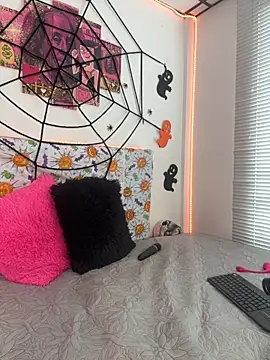 Snapshot of Sussyroxxx chatting on 10/26/25, 05:30 Sussyroxxx online show from 10/26/25, 05:30