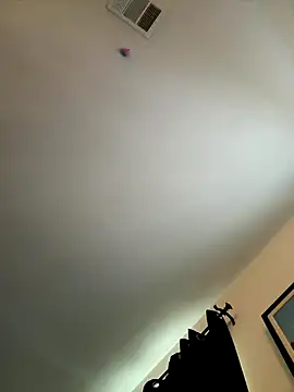 Snapshot of itsthecatchh chatting on 10/19/25, 09:04 itsthecatchh online show from 10/19/25, 09:04