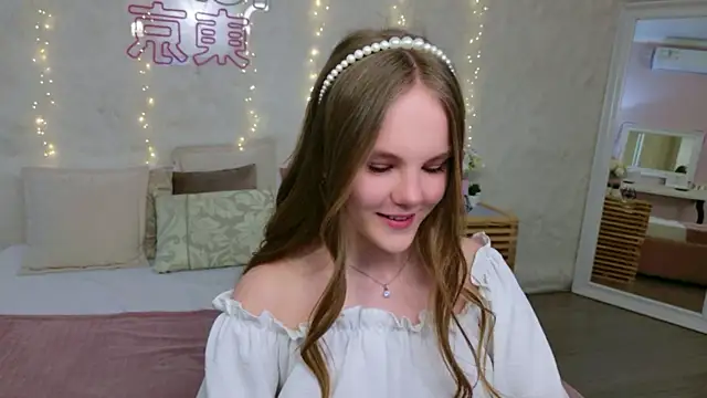 Snapshot of Lili_Lohan chatting on 04/18/26, 05:00 Lili Lohan online show from 04/18/26, 05:00