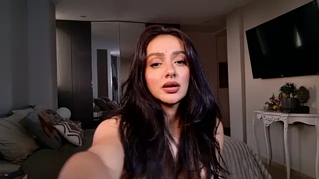 Snapshot of Milana_De chatting on 02/18/26, 11:11 Milana De online show from 02/18/26, 11:11