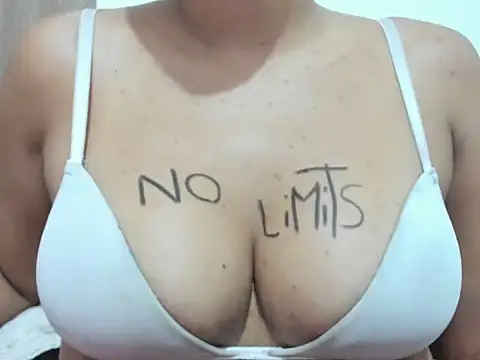 Snapshot of Valentinahot7 chatting on 10/10/25, 12:04 Valentinahot7 online show from 10/10/25, 12:04