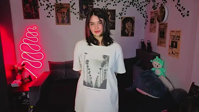 kira kick online show from 10/27/25, 05:17