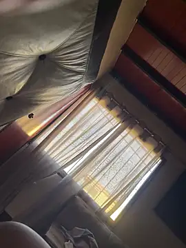 Snapshot of Valentino-elTuyo chatting on 10/18/25, 11:55 Valentino-elTuyo online show from 10/18/25, 11:55