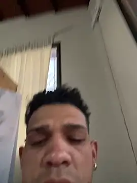 Snapshot of Valentino-elTuyo chatting on 02/06/26, 10:51 Valentino-elTuyo online show from 02/06/26, 10:51