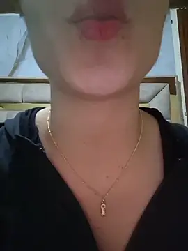 Snapshot of EmmaValencia_ chatting on 06/18/26, 11:58 EmmaValencia online show from 06/18/26, 11:58
