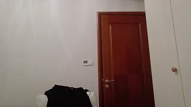 Snapshot of hangzi-0011 chatting on 10/05/25, 11:08 hangzi-0011 online show from 10/05/25, 11:08