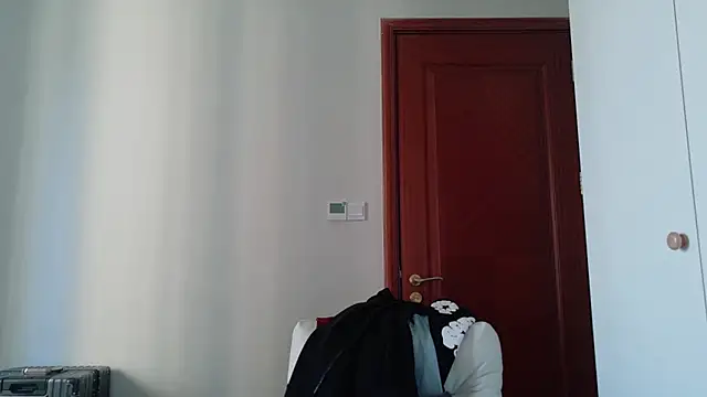 Snapshot of hangzi-0011 chatting on 10/06/25, 08:34 hangzi-0011 online show from 10/06/25, 08:34