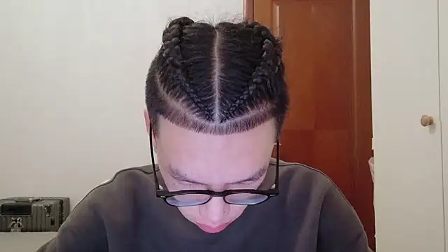 Snapshot of hangzi-0011 chatting on 10/09/25, 09:40 hangzi-0011 online show from 10/09/25, 09:40