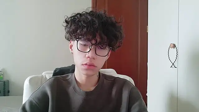 Snapshot of hangzi-0011 chatting on 10/14/25, 07:31 hangzi-0011 online show from 10/14/25, 07:31