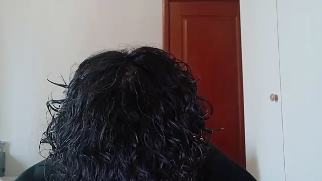 Snapshot of hangzi-0011 chatting on 10/22/25, 07:52 hangzi-0011 online show from 10/22/25, 07:52