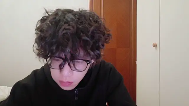 Snapshot of hangzi-0011 chatting on 10/24/25, 07:27 hangzi-0011 online show from 10/24/25, 07:27