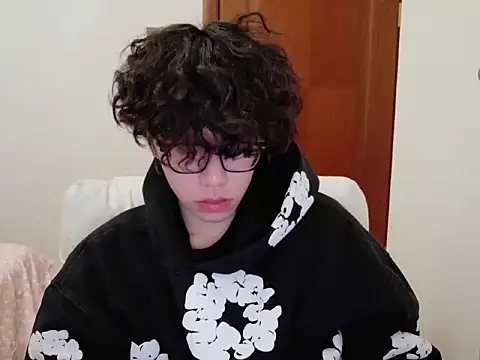 Snapshot of hangzi-0011 chatting on 10/31/25, 11:00 hangzi-0011 online show from 10/31/25, 11:00