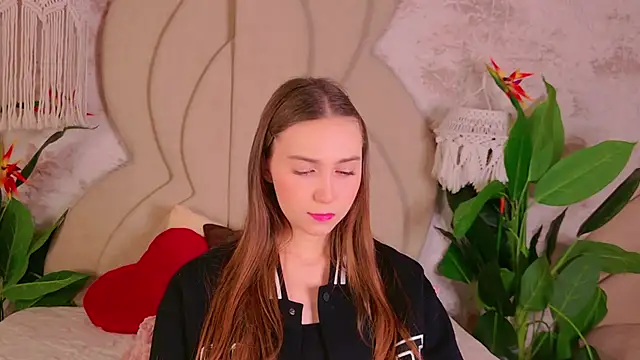 OliviaLay online show from 11/23/25, 10:59